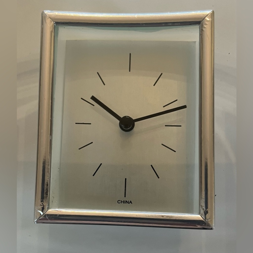 International silver company glass frame with clock - Picture 3 of 10